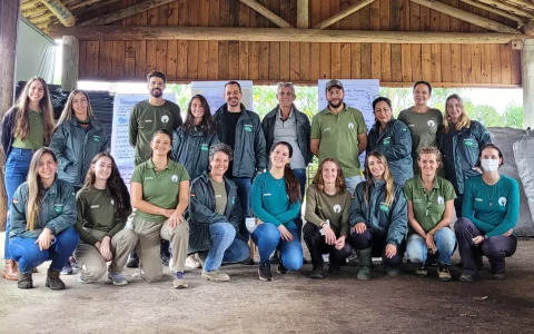 Equipe do projeto de restauração da Mata Atlântica